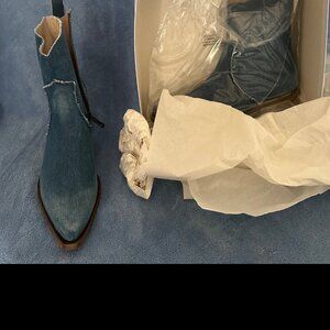 NEW - IN BOX - Denim SUNDANCE Sojourner Boots by Sundance.- Size 7.5 - 8